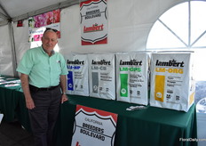 Mike Samilian of Lambert present their Eco-Peat solutions. According to Mike, this product allows more air-ration r 4-12 inch long term crops. As a result, the crops will have more roots.